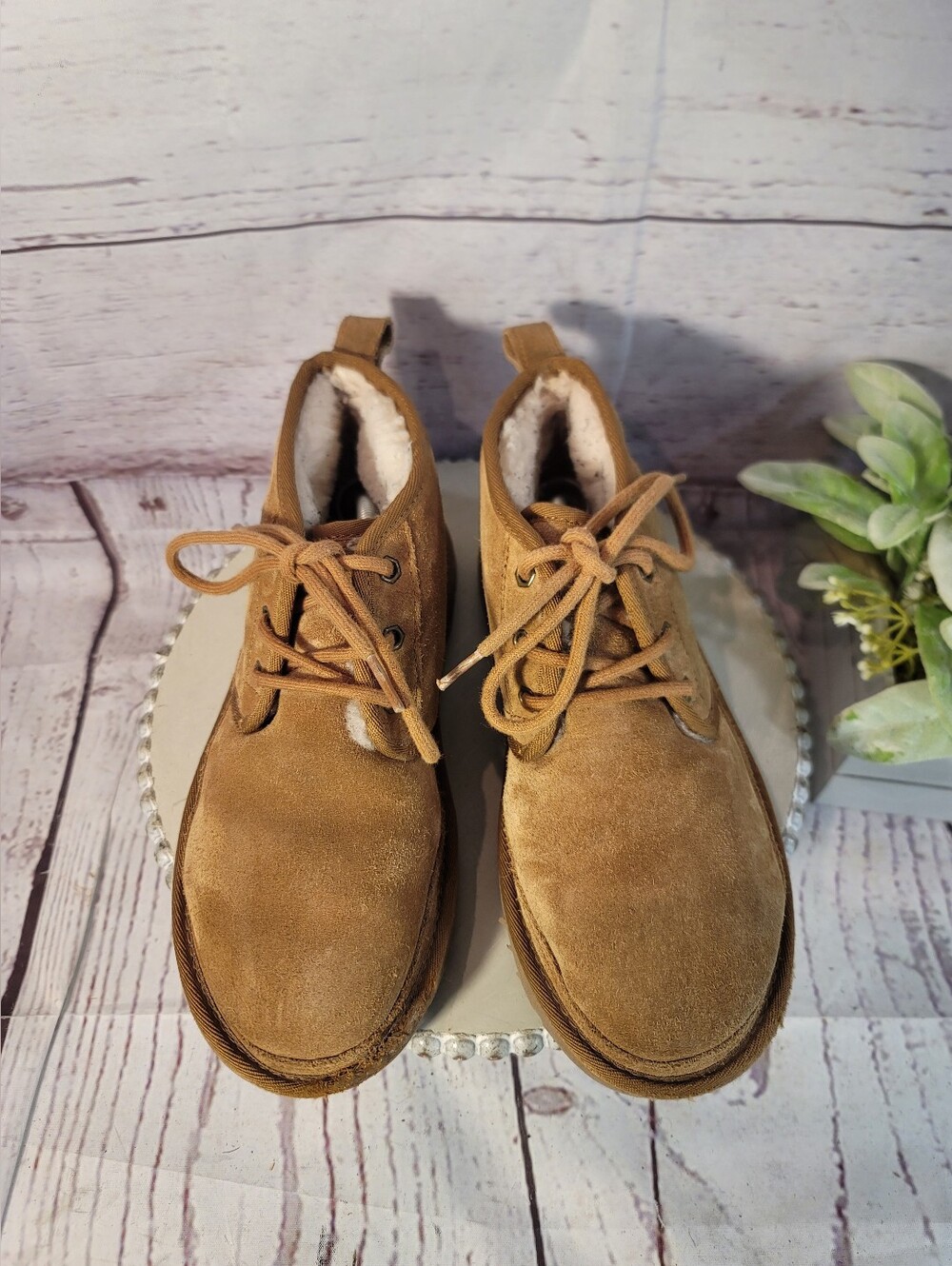 UGG Women's Neumel Tan Suede Lace-Up Shearling Chukka Boots 1094269 Size 6